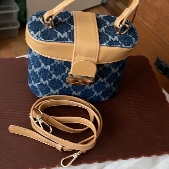 M mini bag w/ crossbody strap PINK - Picture 10 of 10